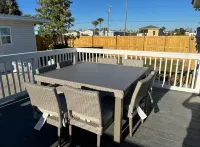 Sleeps 10, Pet Friendly, Fully Fenced Back Yard!