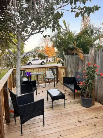 The Fish House In Historic Port Salerno - RV & Boat Trailer Parking Available!