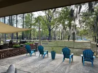 The Bunkhouse at St Julien - Vintage Waterfront Lake House