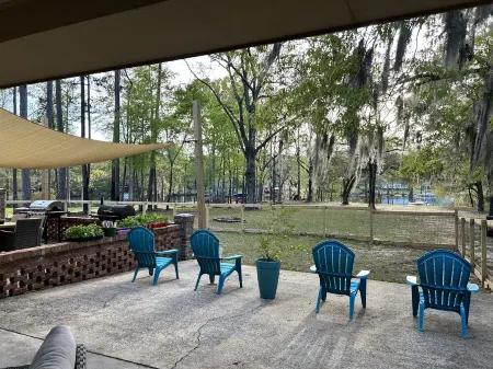 The Bunkhouse at St Julien - Vintage Waterfront Lake House