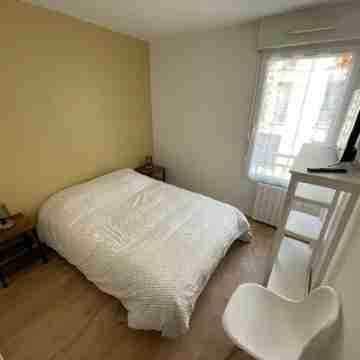 2 bedroom apartment - 50m from the sea - residence parking Rooms