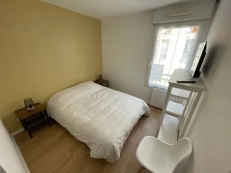 2 bedroom apartment - 50m from the sea - residence parking