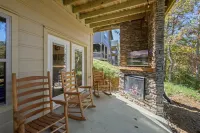 PRIVATE INDOOR POOL, HOT TUB, CLOSE TO PARKWAY/DOLLYWOOD, EASY ACCESS!
