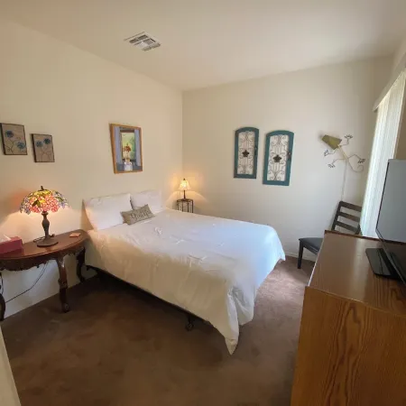 Charming 2-bedroom townhome in Green Valley w/ WiFi, Grill, Patio, Near trails