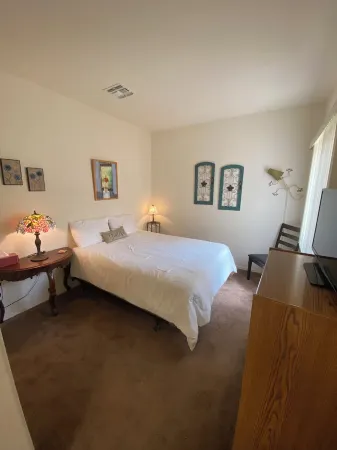 Charming 2-bedroom townhome in Green Valley w/ WiFi, Grill, Patio, Near trails