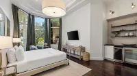 Manor Retreat - Contemporary Luxury Villa w/ Picture Perfect Mountain Views!