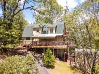 Mountain Retreat- Mid Century Style. Stunning Views. Hot Tub.  On-Site Massage