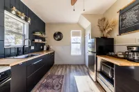 Cali Coast * Small home in quiet neighborhood Hotels in Shiloh