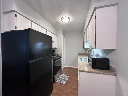 Piney Woods 7 - King Bed Отели в г. Тексаркана