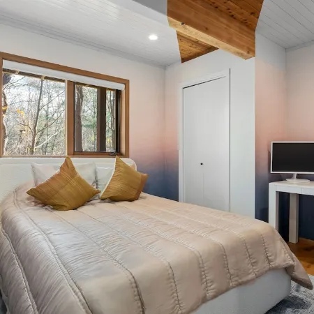 Modern Chalet 5bd 3bth with Hot Tub, Game Room, Private movie theater, 3 decks