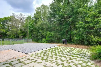 Charming Nature Coast Bungalow in Crystal River Hotels near 7 Mile Loop Trailhead Crystal River Preserve State Park