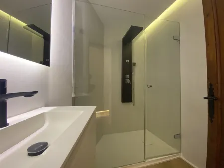 Apartamento-casa de Diseño con Entrada Privada y Pequeña Piscina