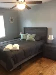 Cozy home, short walk to Crystal Lake - 4-Star
