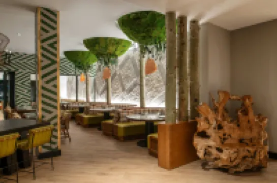 Hotel Paradox, Autograph Collection