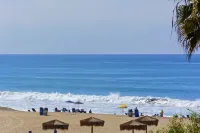 Oceanfront 4Br House, Indoor Heated Pool, Sleeps 8-10