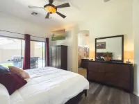 Western vibe 3 BR home with heated pool and sauna サウスマウンテン パーク シーニック ドライブ周辺のホテル
