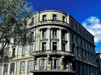 Stylish, modern apartment in the historic city centre of Montpellier.