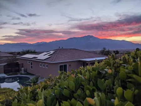 Huge Desert Oasis w Pool+Spa. Sleeps 12. Centrally Located to All of Ch Valley Отели рядом с достопримечательностью «Desert Hot Springs Chamber-Commerce»