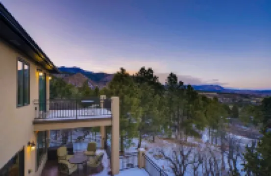 Modern Home, 3 Family Rooms, 3 Decks, 1 Mile from Broadmoor, 500’ above CoS.