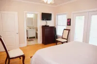 4 BR Beautiful Southern Style Home w/ Private Large Pool, Heat Opt - North End