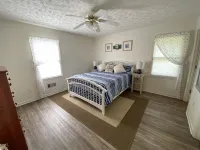 LAKEFRONT HARTWELL! Good dogs welcome! Covered dock, fire pit, kayaks!