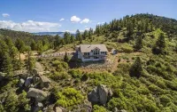 Majestic Mountaintop Retreat! Luxury in a serene setting All seasons family fun