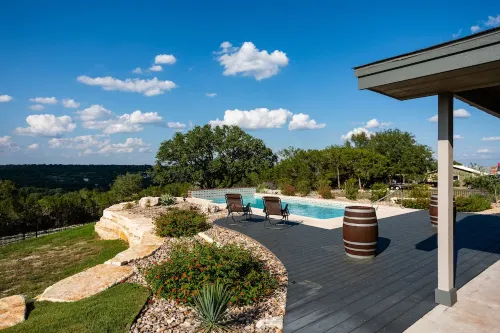Upscale, Magnificent Views,  Dog Friendly. Owner Friendly!
