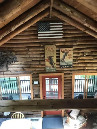 Log Cabin - Lake Pauline Waterfront - 2 Miles To Okemo Mountain/Jackson Gore Отели в г. Ладлоу