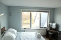 Spacious Modern farmhouse near CHO airport, weddings, wineries, national park!