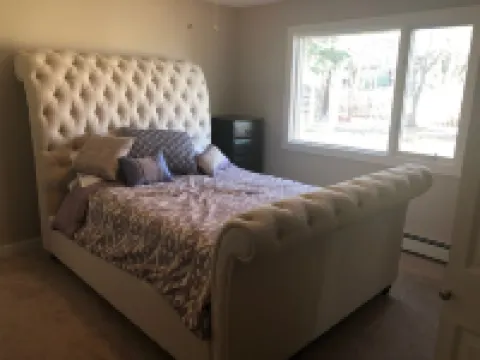 Hot Tub, Rain Room shower with Mountiain views of Ski Slopes nestled in nature.