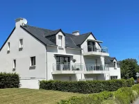South-Facing Sea View Apartment in Carantec 卡朗泰克住宿飯店