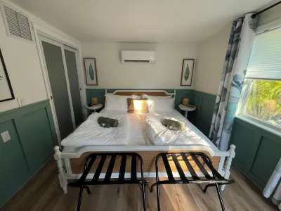 Steps from the beach! Hotel dekat Herb Dolan Park