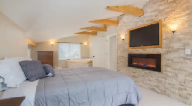 Gorgeous Ski Chalet - 7 miles from Belleayre with hot tub
