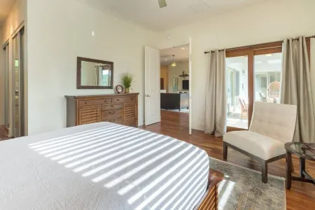 Just 3 Blocks to Park Ave Shops/ Restaurants, 2 From The Winter Park Village!