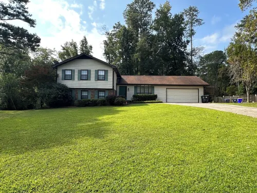 5 Bedroom 2.5 Bath Home In East Cobb and minutes to Truist Park and the Battery
