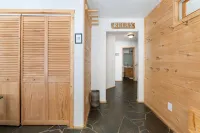 Bright w/ High Ceilings & Deck - 2 Blocks from Elk in Quiet Corner of Town w/EV!