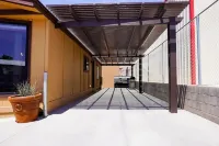 Modern home with parking/public boat ramp