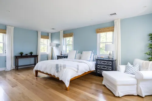 Sconset Home: Renovated, Light and Bright on an Oversized Property Hotels in Siasconset