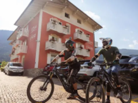 Hotel Londra Slow Living Molveno Hotels in Molveno