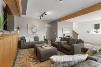 The Lighthouse - Hot Tub, Walk to Beach, Sleeps 10, Pets Allowed - 4-Star