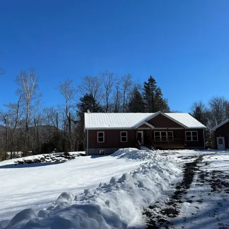 Cozy 4-Bedroom Mountain Home with Pool & Hot Tub in Enchanting Elka Park