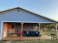 Charming 3-bedroom house in delightful Wolfe City with AC, WiFi