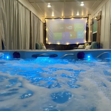 New Cabin ~Hot Tub in Theater~1 Quiet Acre ~Hiking ~Fire Pit ~King Suites