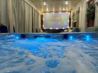 New Cabin ~Hot Tub in Theater~1 Quiet Acre ~Hiking ~Fire Pit ~King Suites