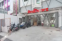 RedDoorz Plus @ Karapitan Street Отели рядом с достопримечательностью «Langlangbuana University»