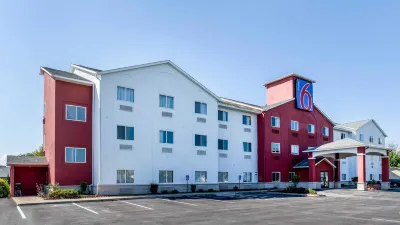 Studio 6 Indianapolis, in – Southport Hotels near Walmart Supercenter