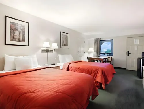 Days Inn & Suites by Wyndham Columbia Airport