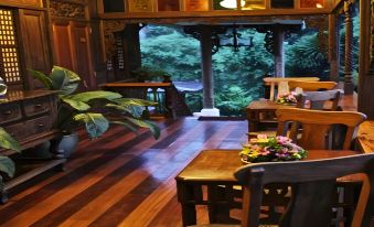 Sulyap Bed & Breakfast – Casa de Alitagtag Boutique Hotel