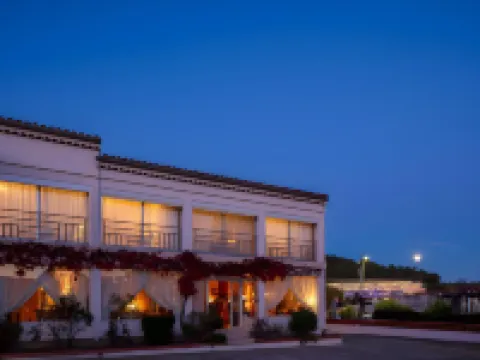 HÖTEL le Castellan Hotels in Istres