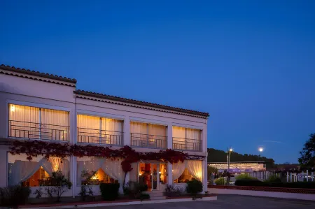 HÖTEL le Castellan Отели в г. Истр